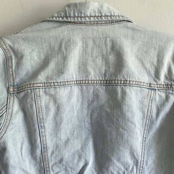 OLD Navy 100% Cotton Embroidered Light Wash Blue Floral Jean Jacket Size XS - Picture 7 of 13